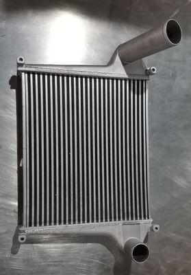 Radyatör AZ9525530003 için Kalınlaştırılmış Boru Hino Intercooler